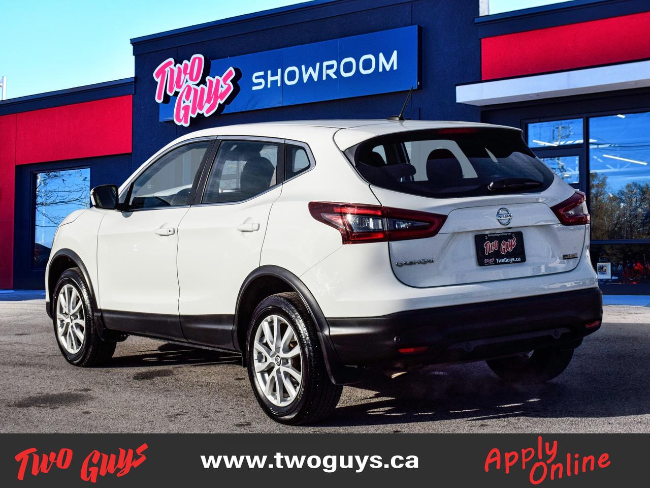 2023 Nissan Qashqai S FWD   Htd Cloth   Lease Return   Pwr Group Photo
