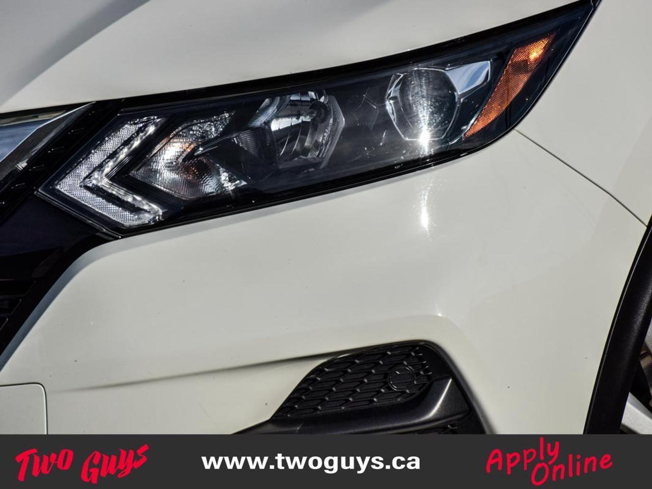 2023 Nissan Qashqai S FWD   Htd Cloth   Lease Return   Pwr Group Photo