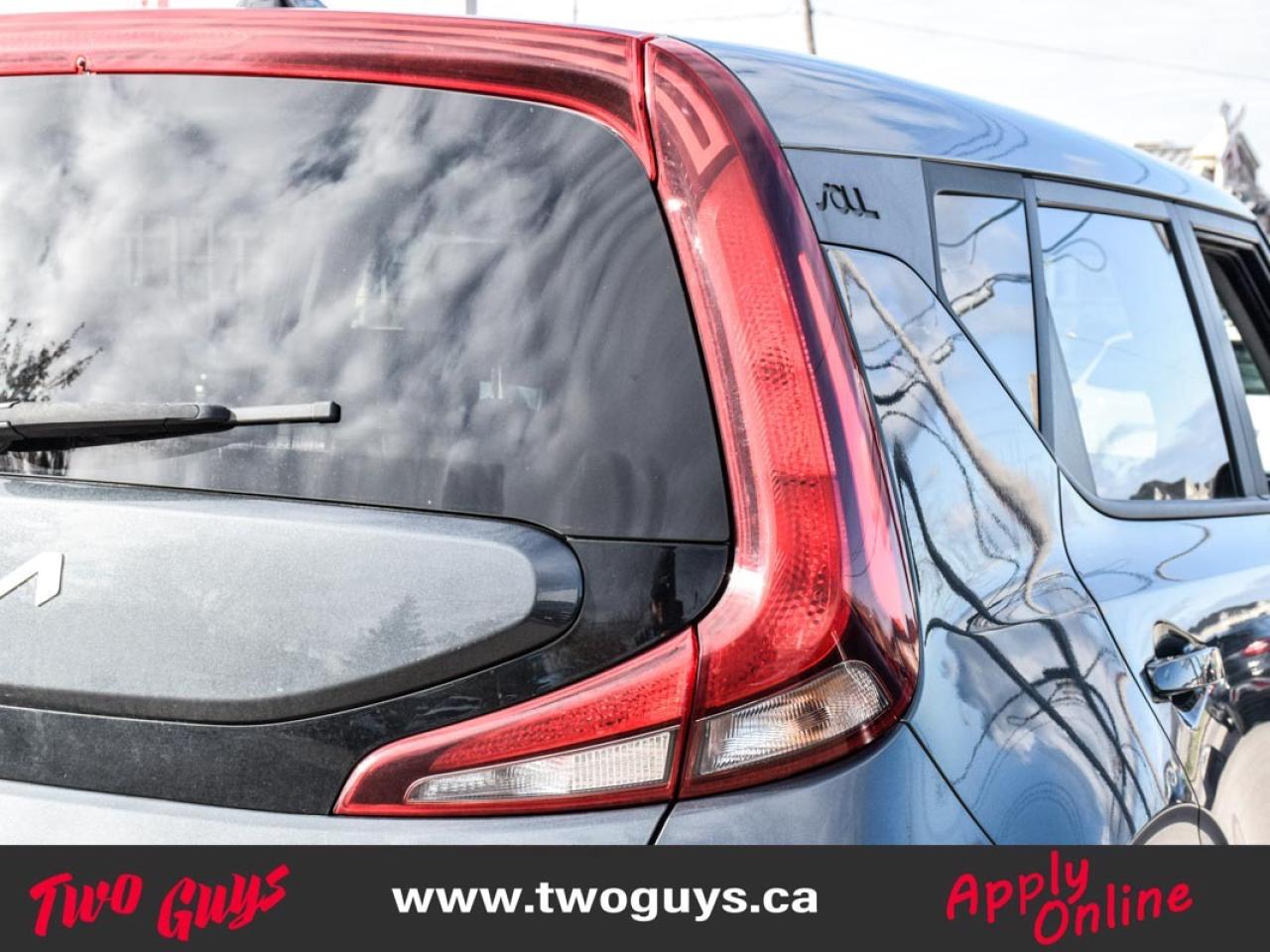 2022 Kia Soul EX IVT Back Up Cam Heated Front Seats & Wheel Photo