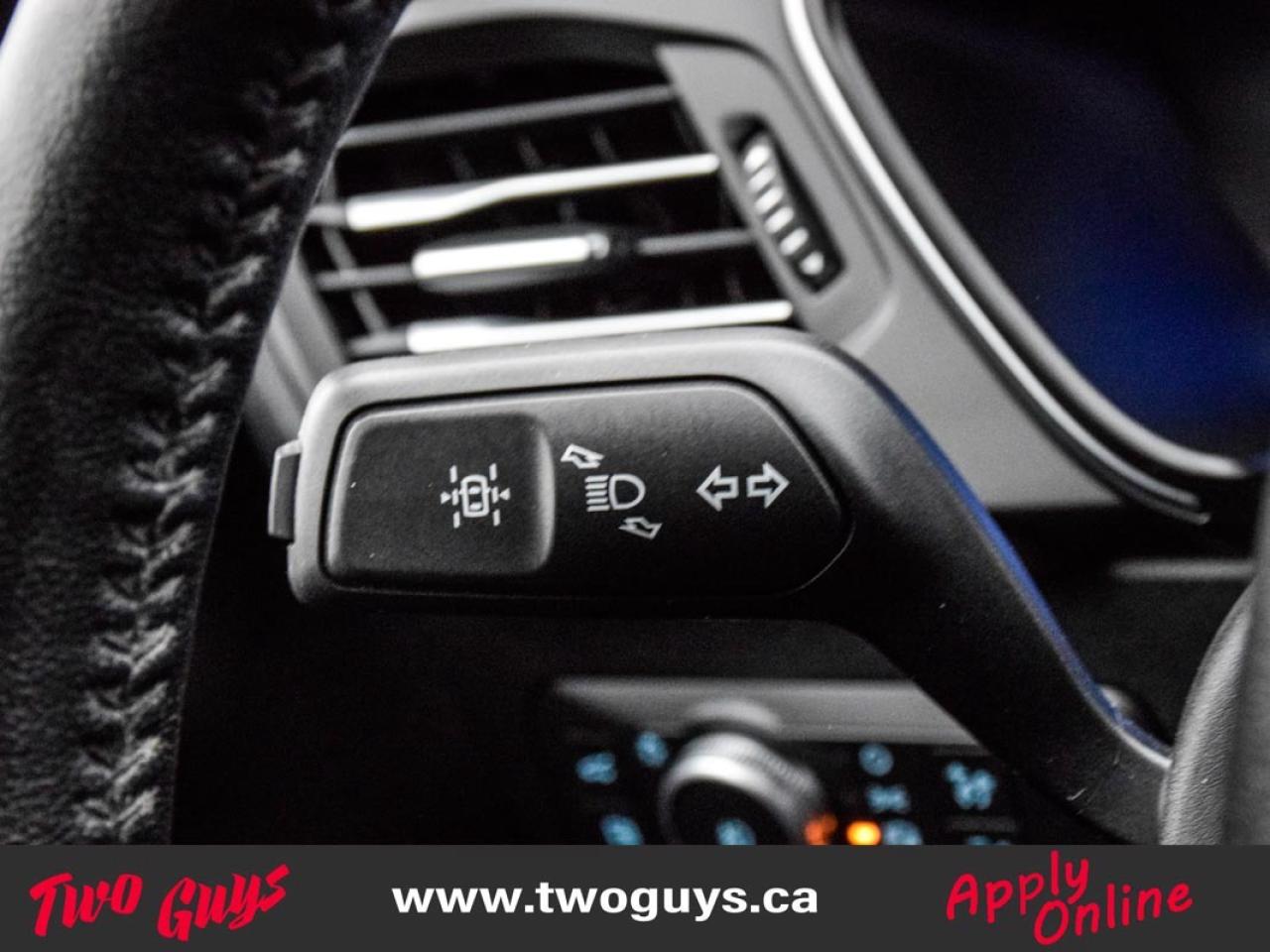 2020 Ford Escape Titanium   Hybrid   AWD   Lthr   Nav Photo