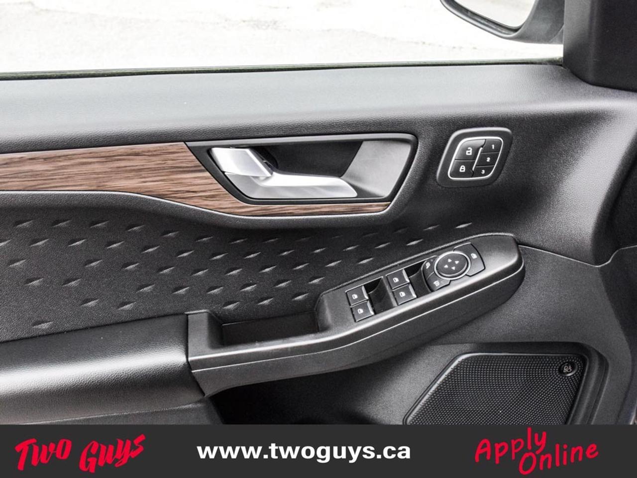 2020 Ford Escape Titanium   Hybrid   AWD   Lthr   Nav Photo