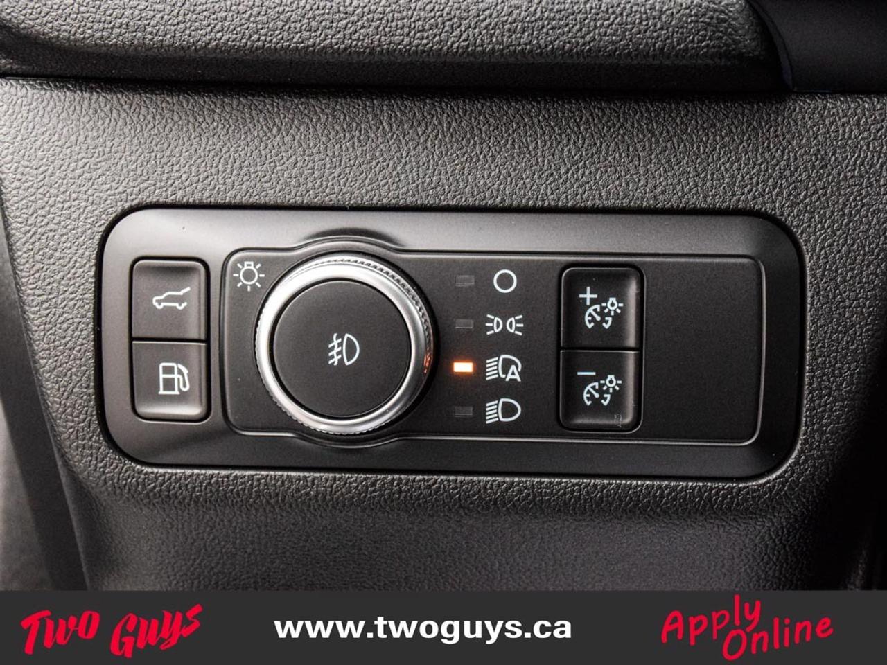 2020 Ford Escape Titanium   Hybrid   AWD   Lthr   Nav Photo