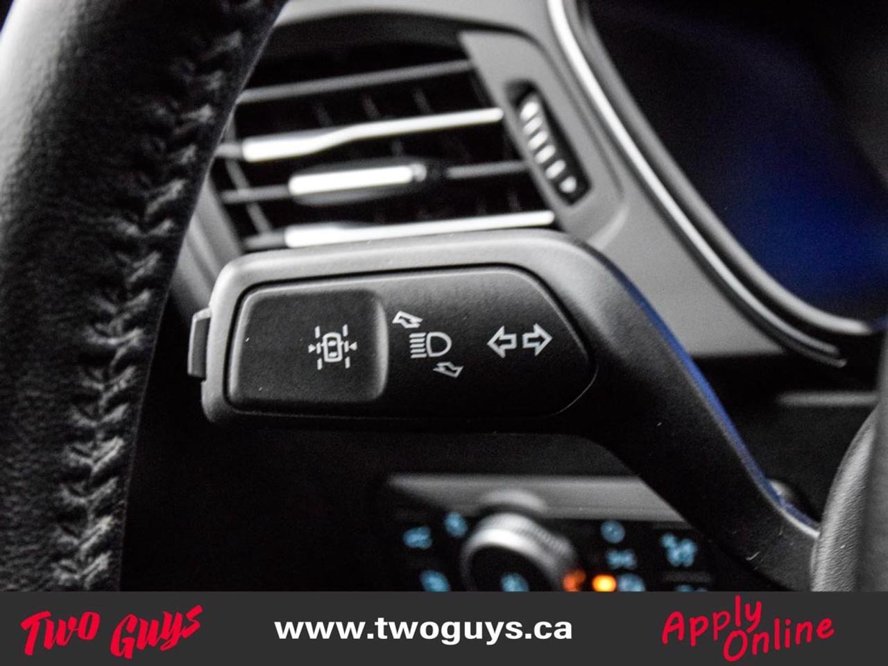 2020 Ford Escape Titanium   Hybrid   AWD   Lthr   Nav Photo