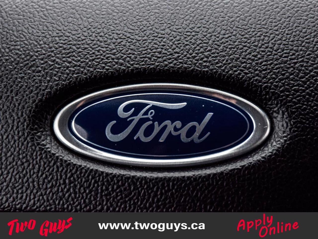 2020 Ford Escape Titanium   Hybrid   AWD   Lthr   Nav Photo