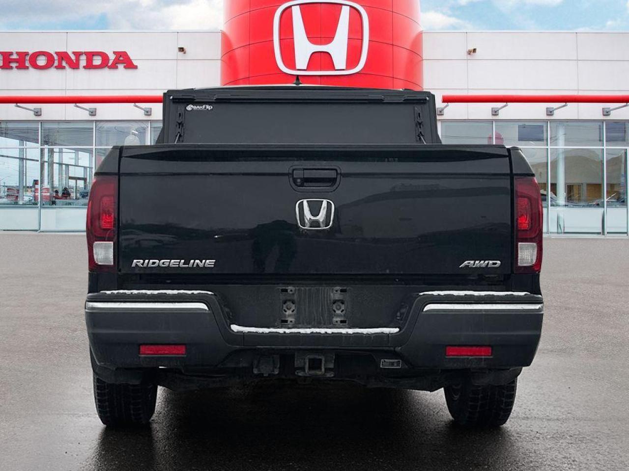 2017 Honda Ridgeline LX Photo4