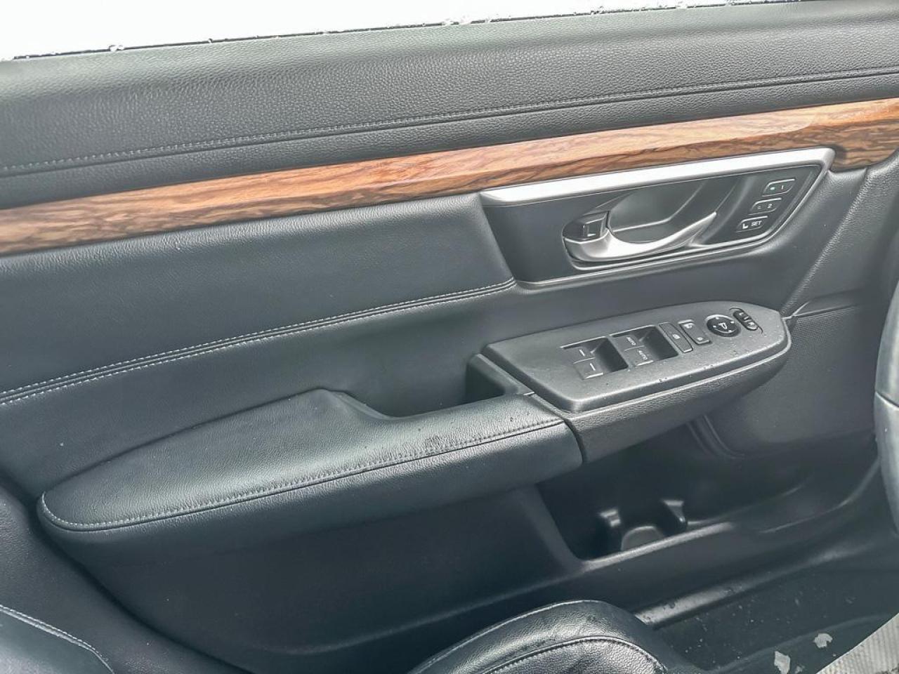 2017 Honda CR-V Touring Photo