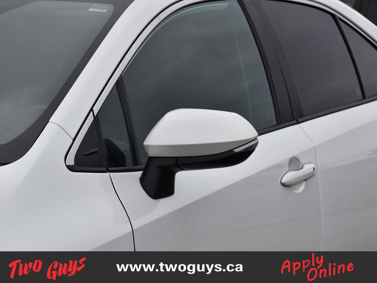 2022 Toyota Corolla XLE   LEATHER   Sunroof   Clean CF Photo3