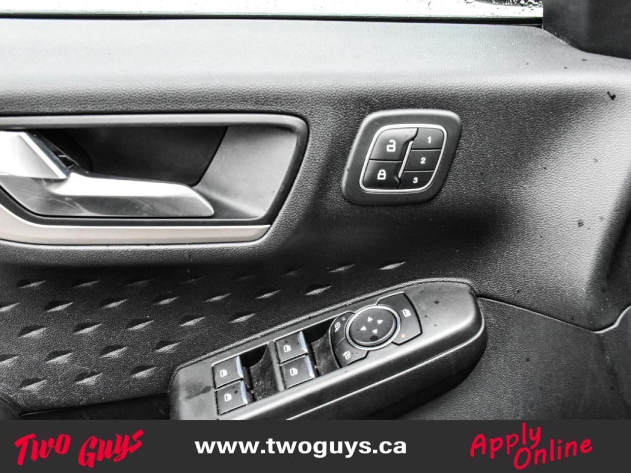 2020 Ford Escape SEL AWD Panoroof Leather Heated Front Seats Photo