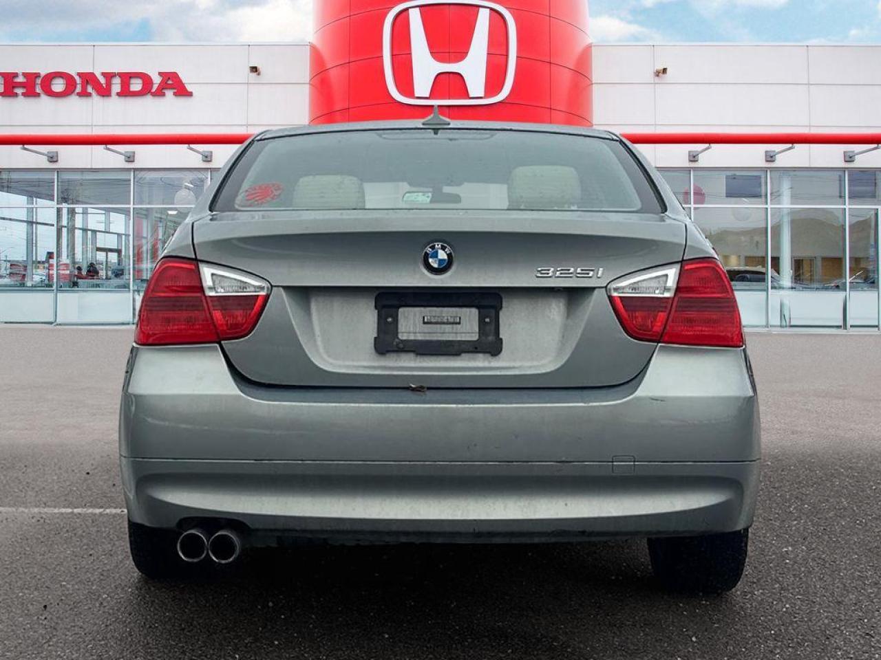 2006 BMW 3 Series 325i Photo