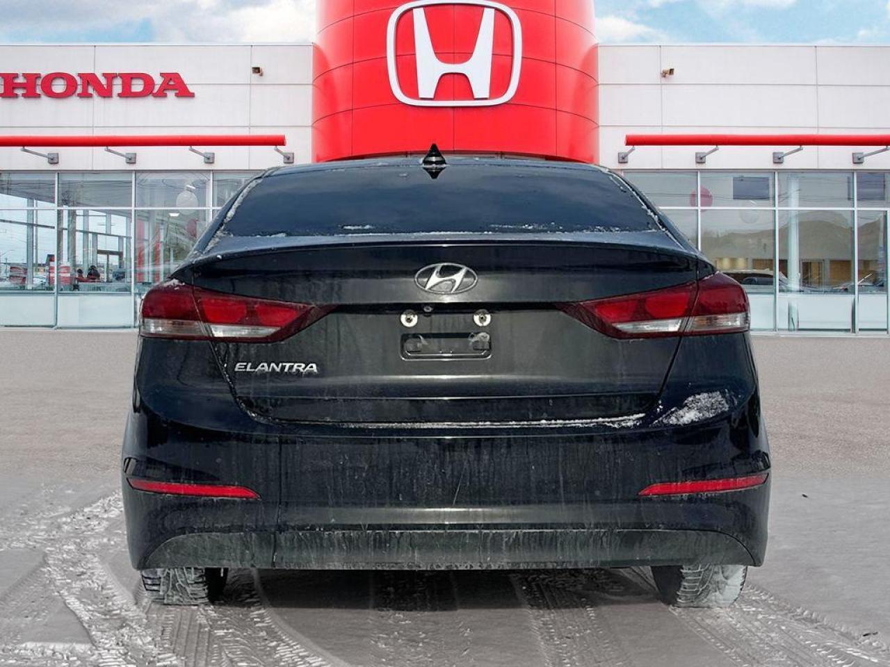 2017 Hyundai Elantra GLS Photo4