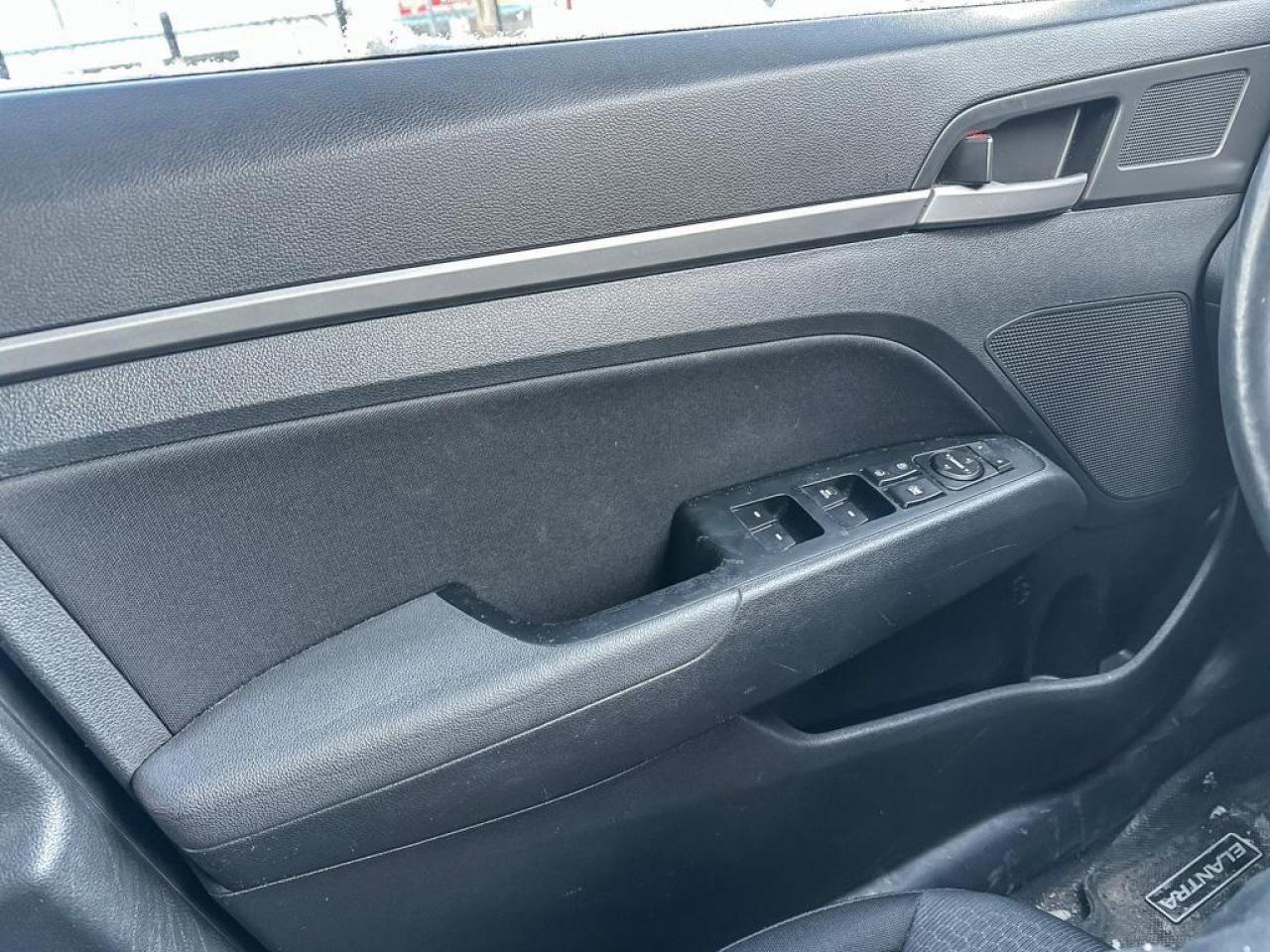 2017 Hyundai Elantra GLS Photo