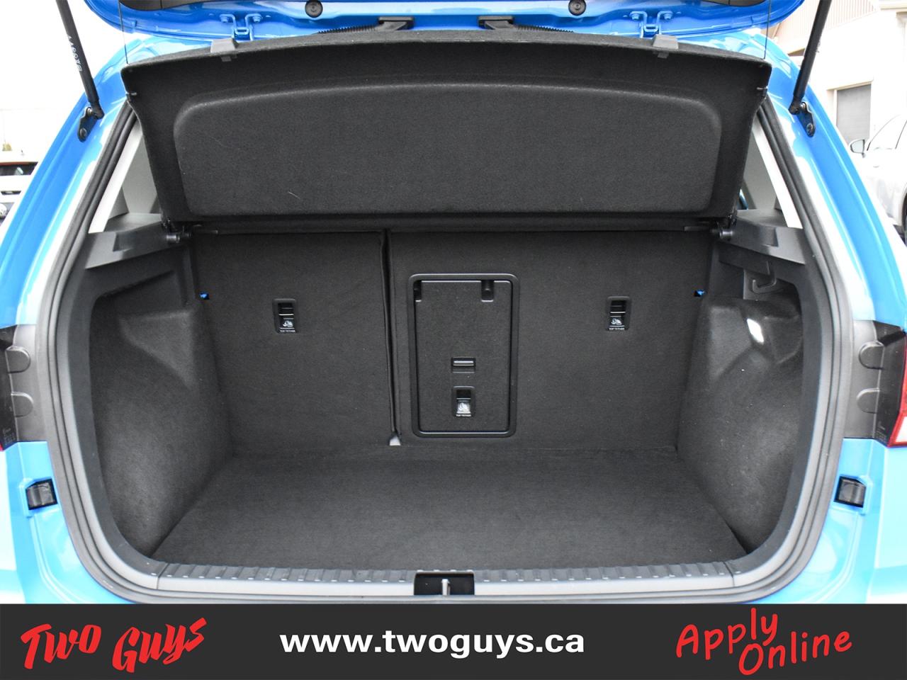 2024 Volkswagen Taos Comfortline AWD   Lthr   Panoroof Photo