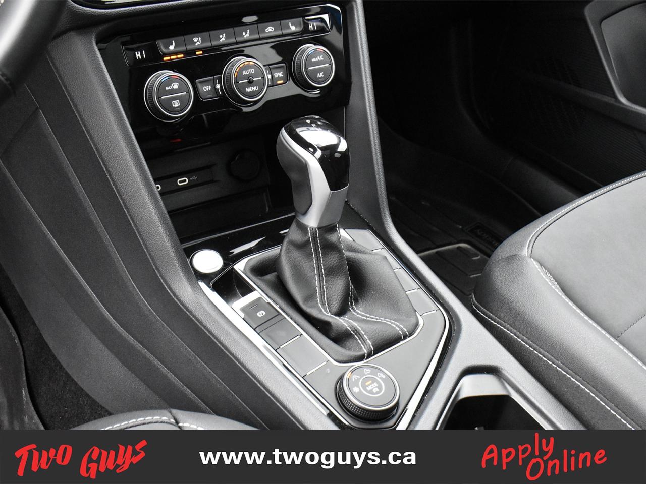 2024 Volkswagen Taos Comfortline AWD   Lthr   Panoroof Photo