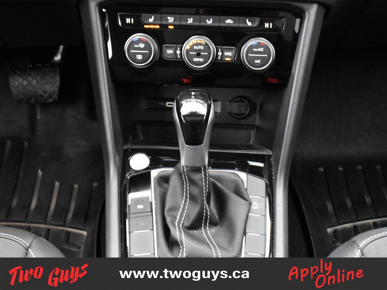 2024 Volkswagen Taos Comfortline AWD   Lthr   Panoroof Photo