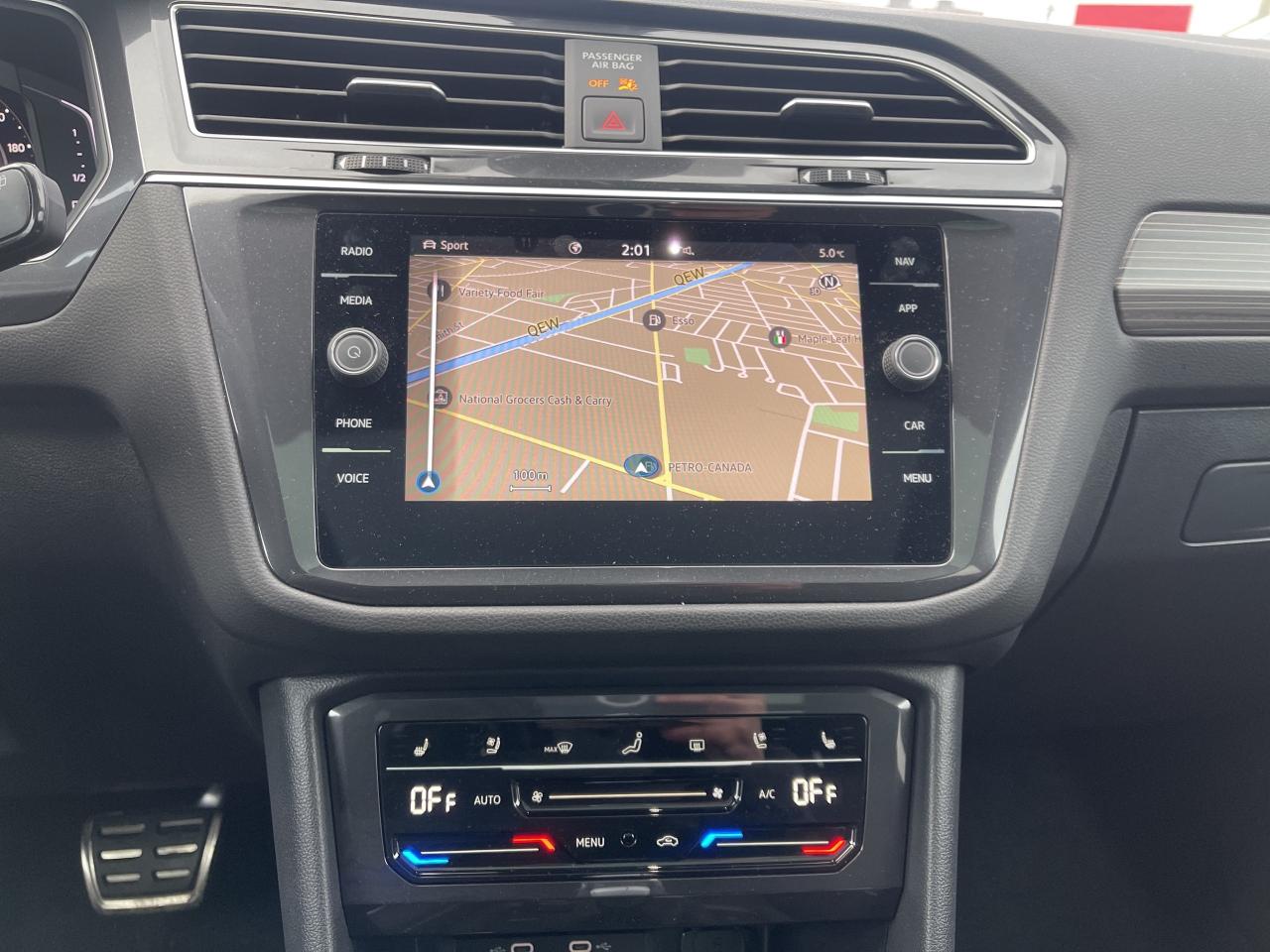 2024 Volkswagen Tiguan Highline R-Line 4MOTION AWD Leather Sunroof Nav Photo4