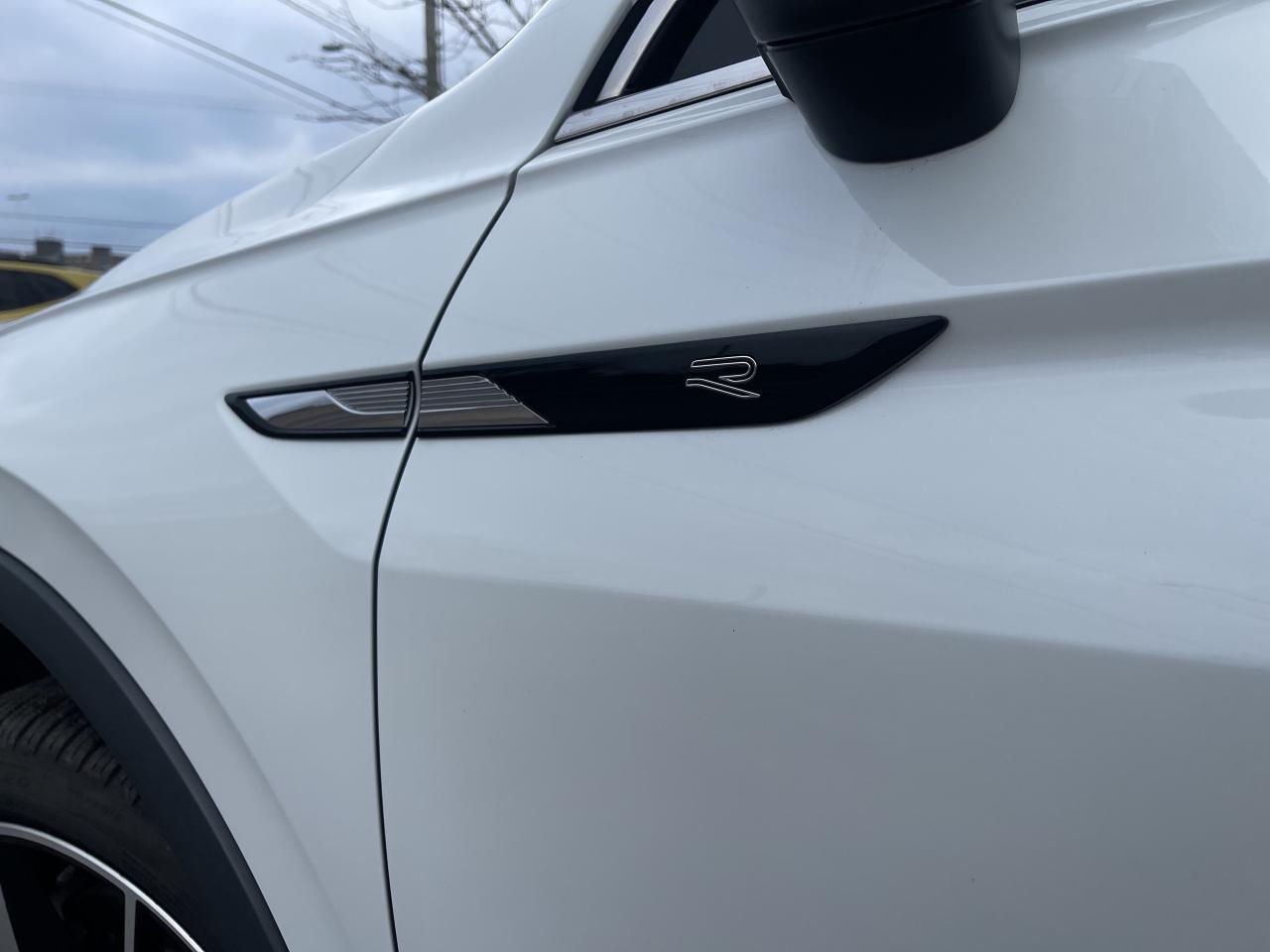 2024 Volkswagen Tiguan Highline R-Line 4MOTION AWD Leather Sunroof Nav Photo