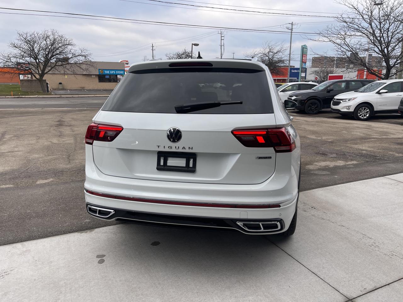 2024 Volkswagen Tiguan Highline R-Line 4MOTION AWD Leather Sunroof Nav Photo