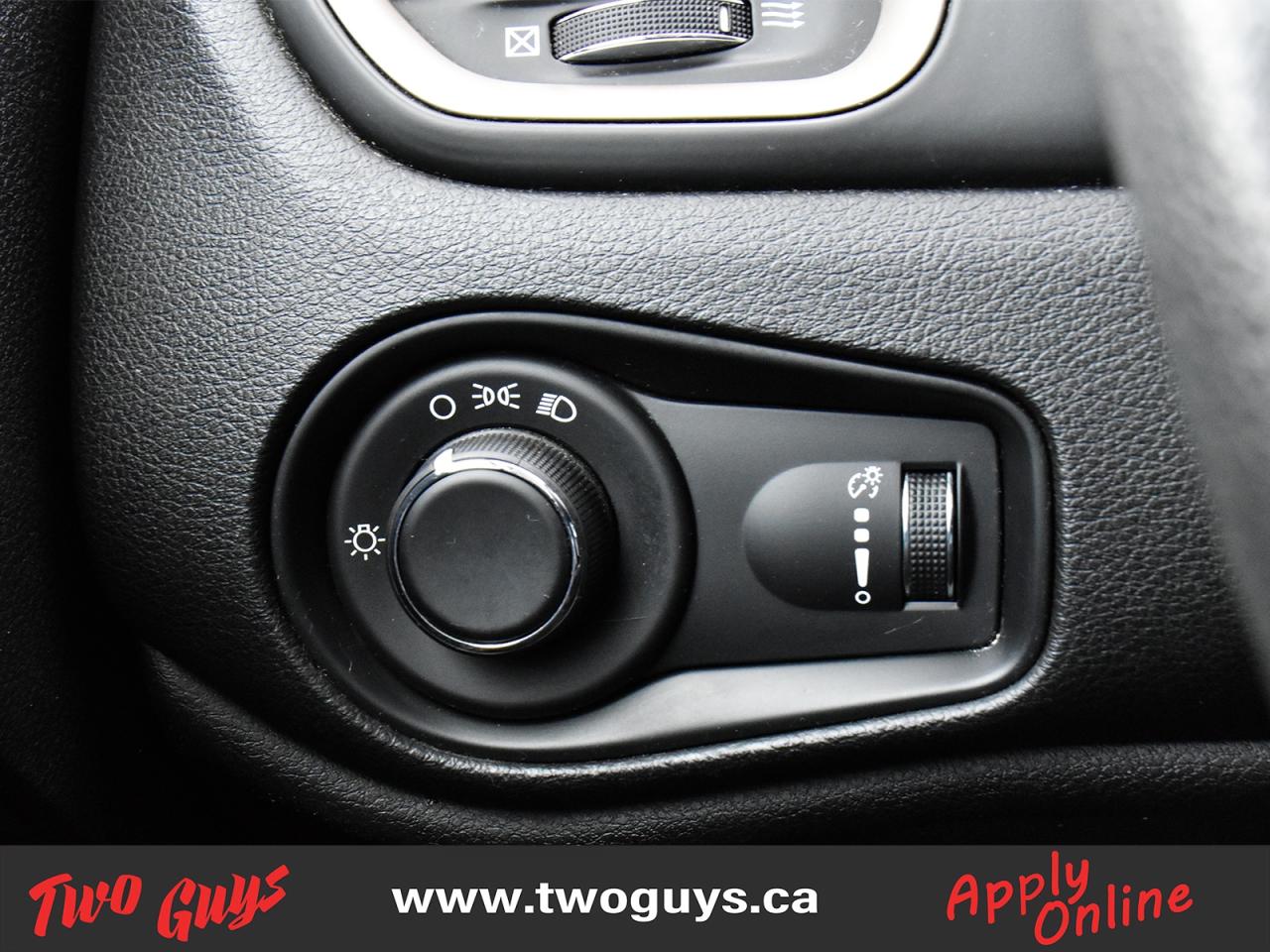 2016 Jeep Renegade FWD 4dr Sport Nice Local Trade In! Photo