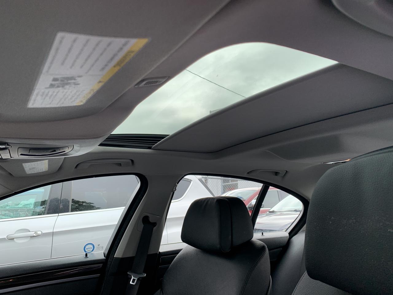 2011 BMW 5 Series 535i xDrive / AWD / NAVIGATION / ONLY 123,248kms Photo