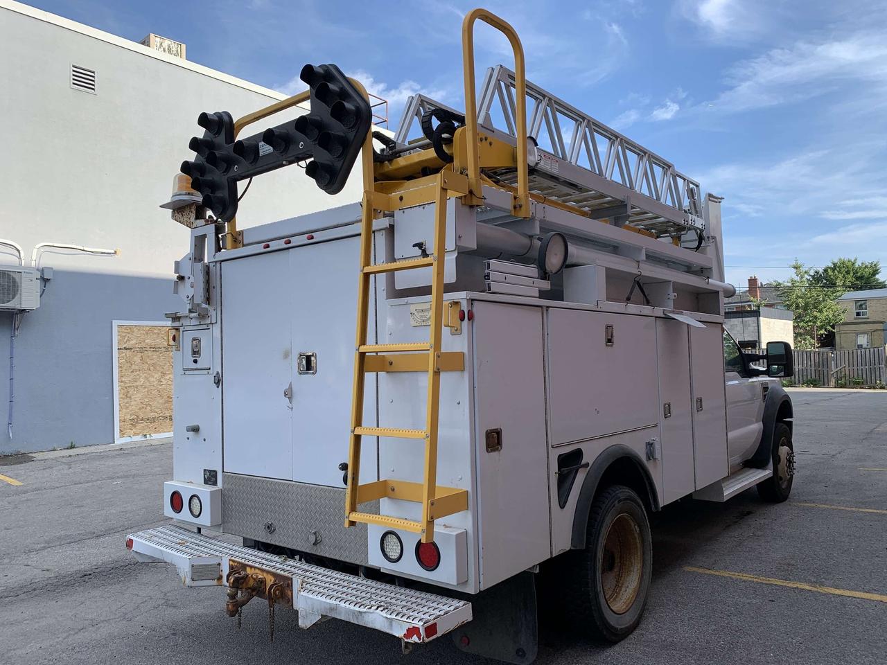 2009 Ford F-450 F450 / XL /  WORK BODY WITH BUCKET / HIGH REACH Photo4