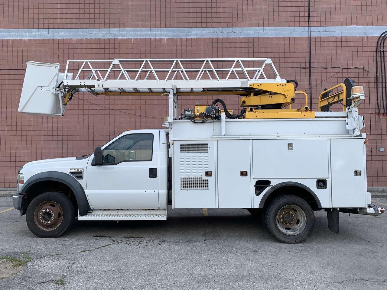 2009 Ford F-450 F450 / XL /  WORK BODY WITH BUCKET / HIGH REACH Photo1