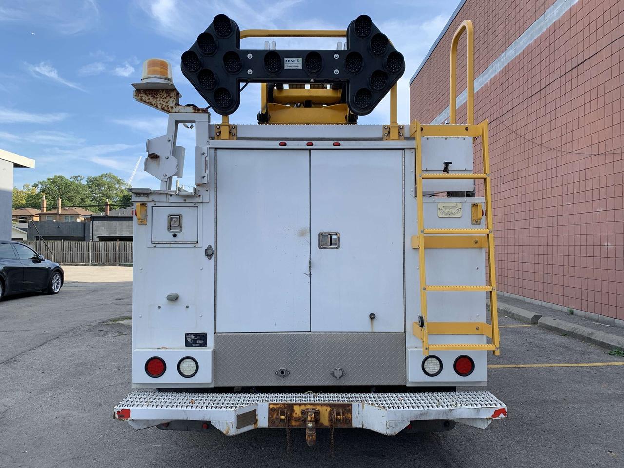 2009 Ford F-450 F450 / XL /  WORK BODY WITH BUCKET / HIGH REACH Photo