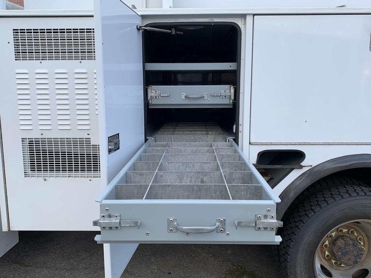 2009 Ford F-450 F450 / XL /  WORK BODY WITH BUCKET / HIGH REACH Photo