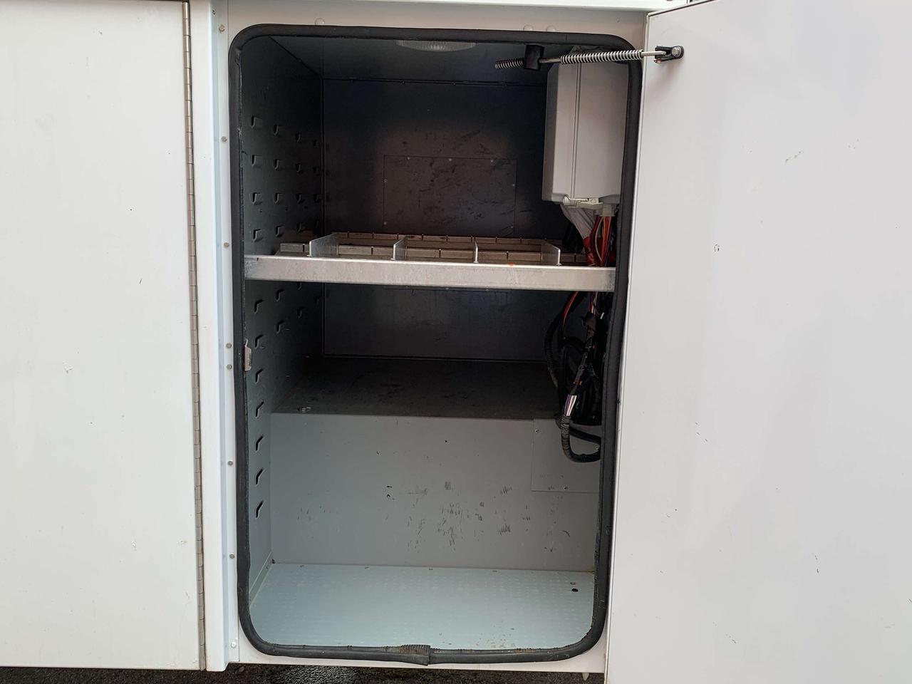 2009 Ford F-450 F450 / XL /  WORK BODY WITH BUCKET / HIGH REACH Photo