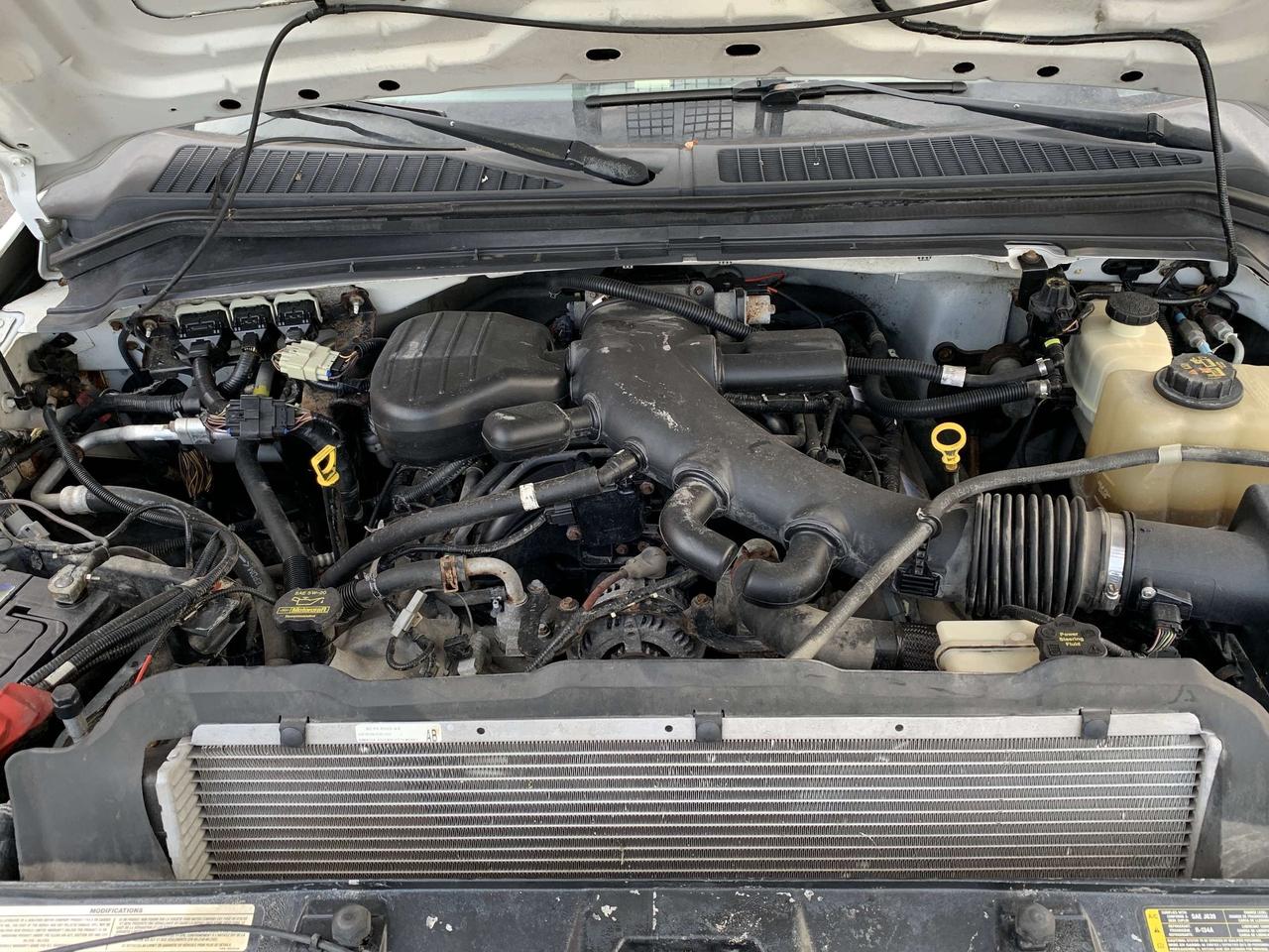 2009 Ford F-450 F450 / XL /  WORK BODY WITH BUCKET / HIGH REACH Photo