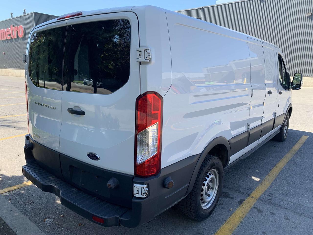 2015 Ford FordTransit_Cargo_Van T250  148"W/B  CAR FAX CLEAN / LOADED Photo4