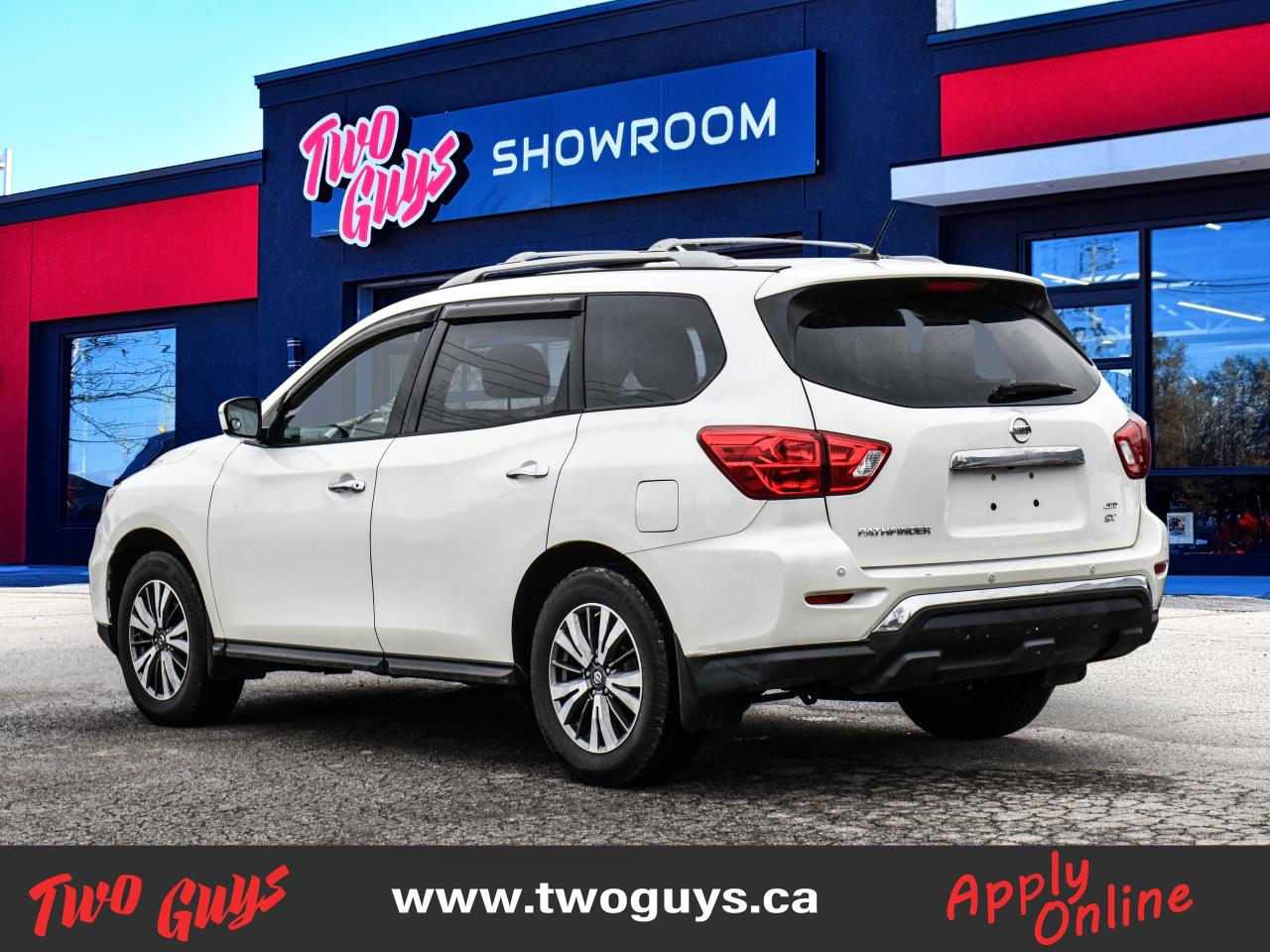 2017 Nissan Pathfinder 4WD 4dr SV Back Up Cam Heated Front Seats Photo3