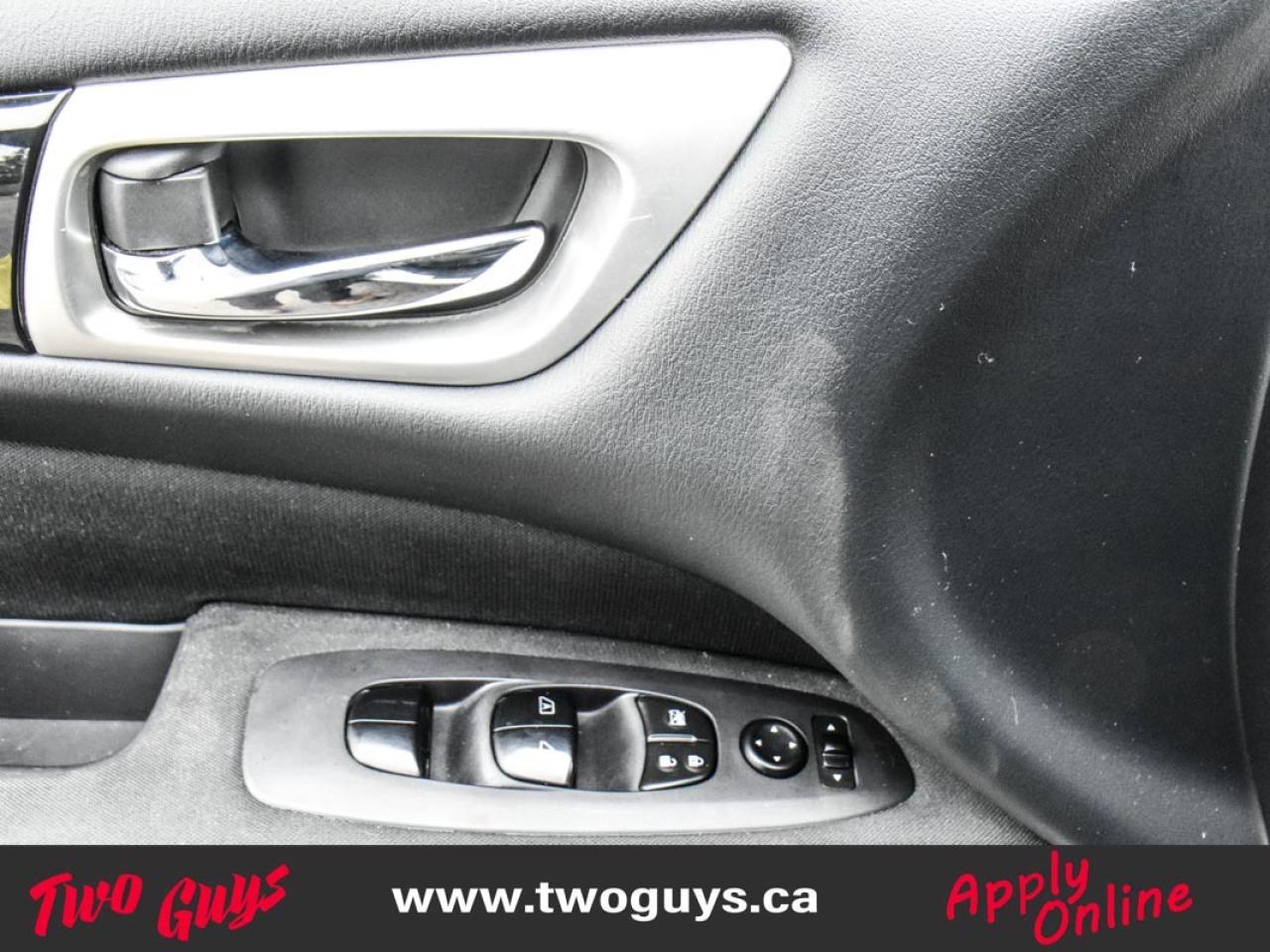 2017 Nissan Pathfinder 4WD 4dr SV Back Up Cam Heated Front Seats Photo