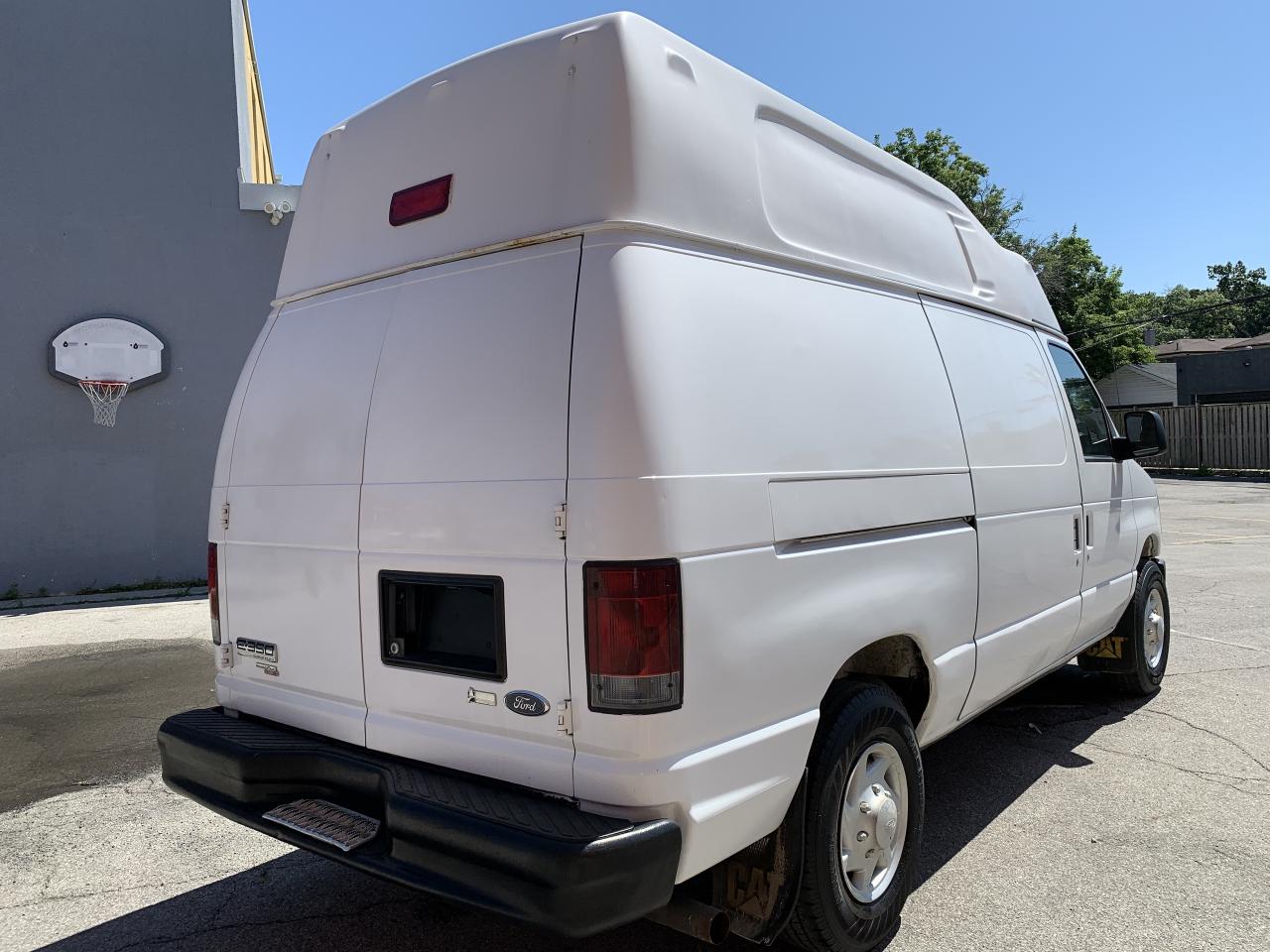 2012 Ford E-350 CARGO /  HIGH ROOF / HARD TO FIND !! VERY CLEAN !! Photo4