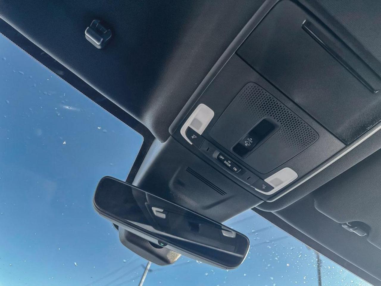 2023 Honda CR-V Hybrid Touring Photo