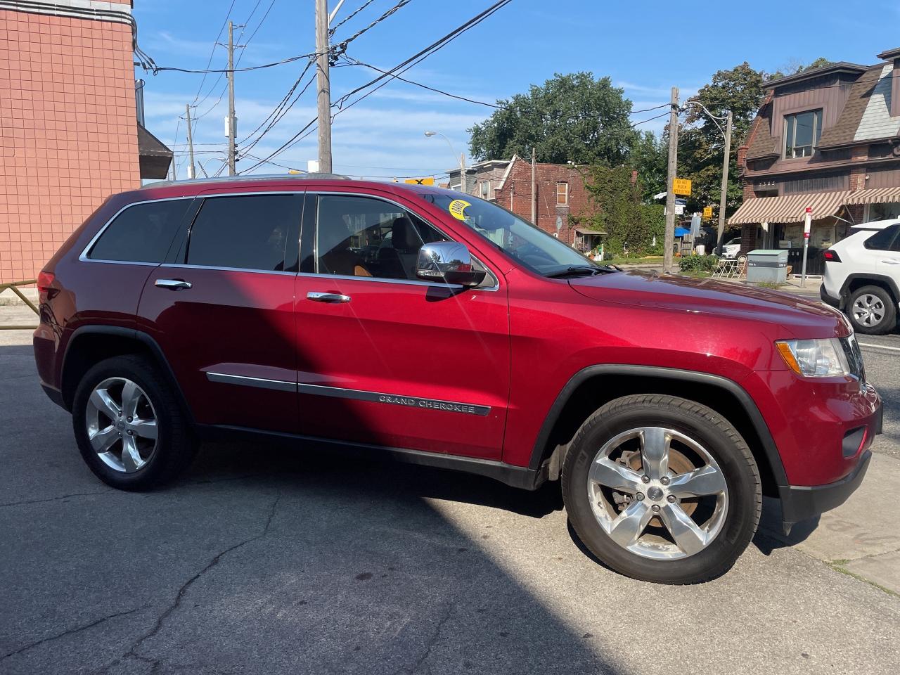 2012 Jeep Grand Cherokee Overland / 4X4/ NAVI / S ROOF / LEATHER / CLEAN Photo