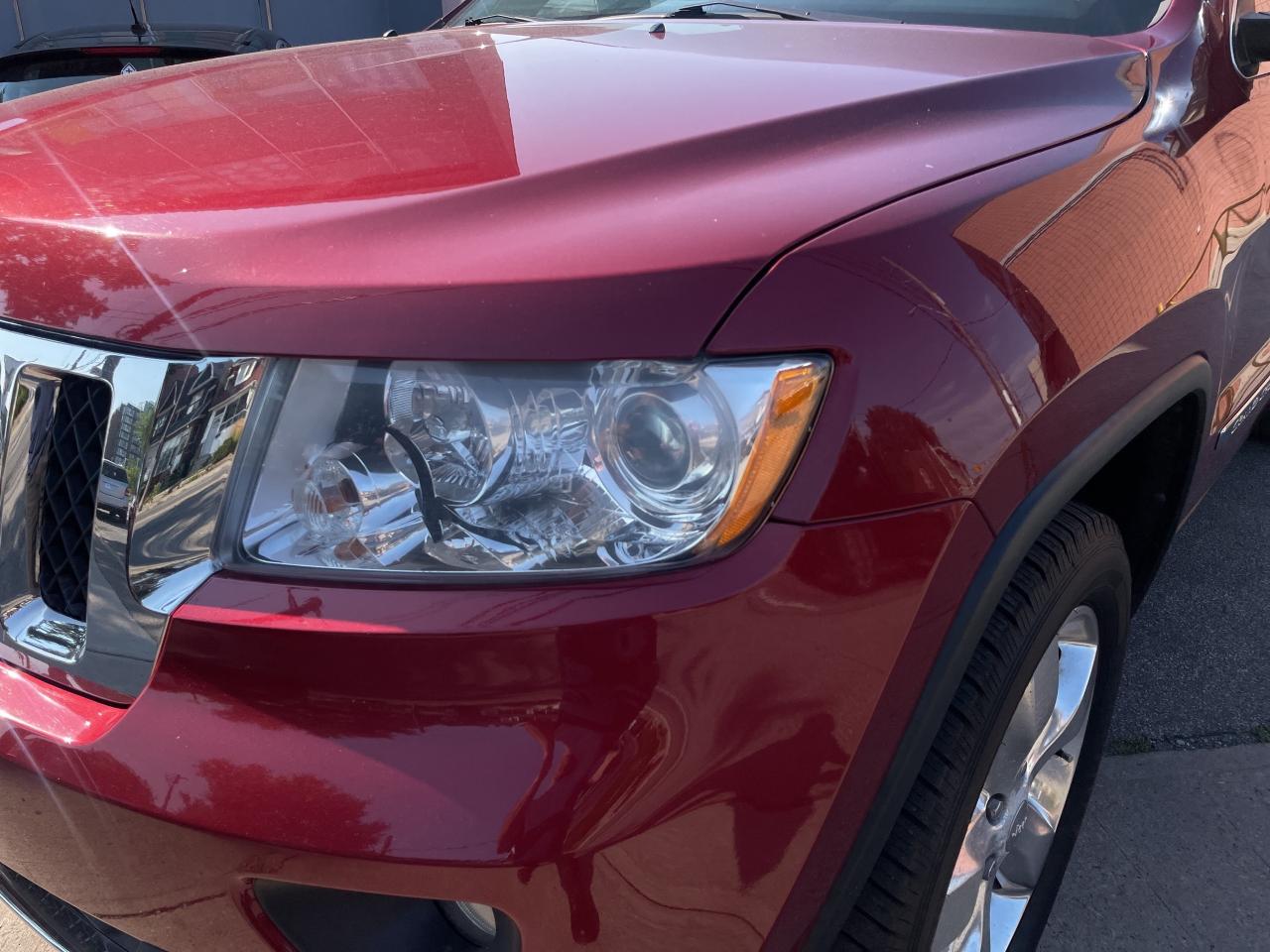 2012 Jeep Grand Cherokee Overland / 4X4/ NAVI / S ROOF / LEATHER / CLEAN Photo