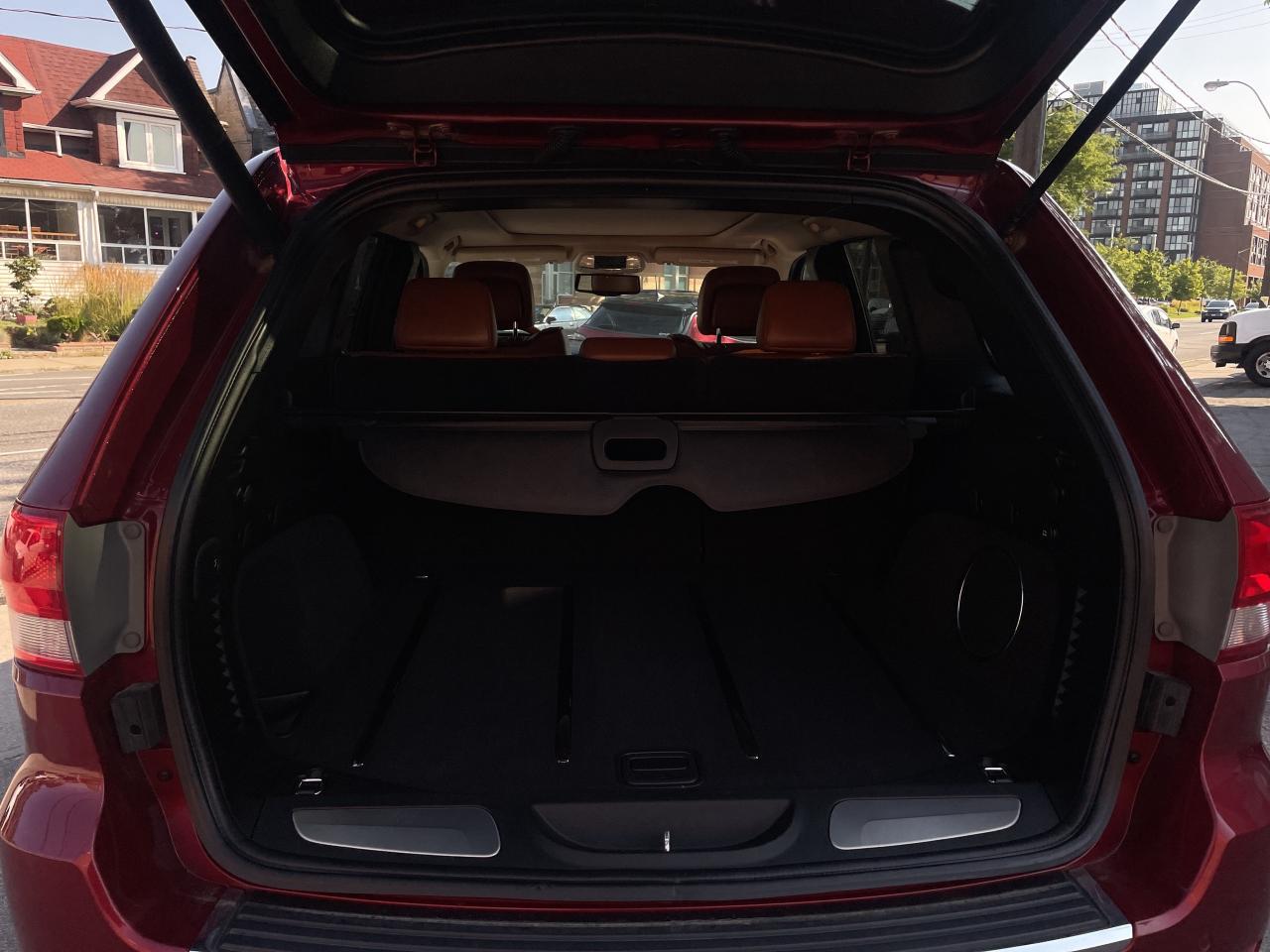 2012 Jeep Grand Cherokee Overland / 4X4/ NAVI / S ROOF / LEATHER / CLEAN Photo