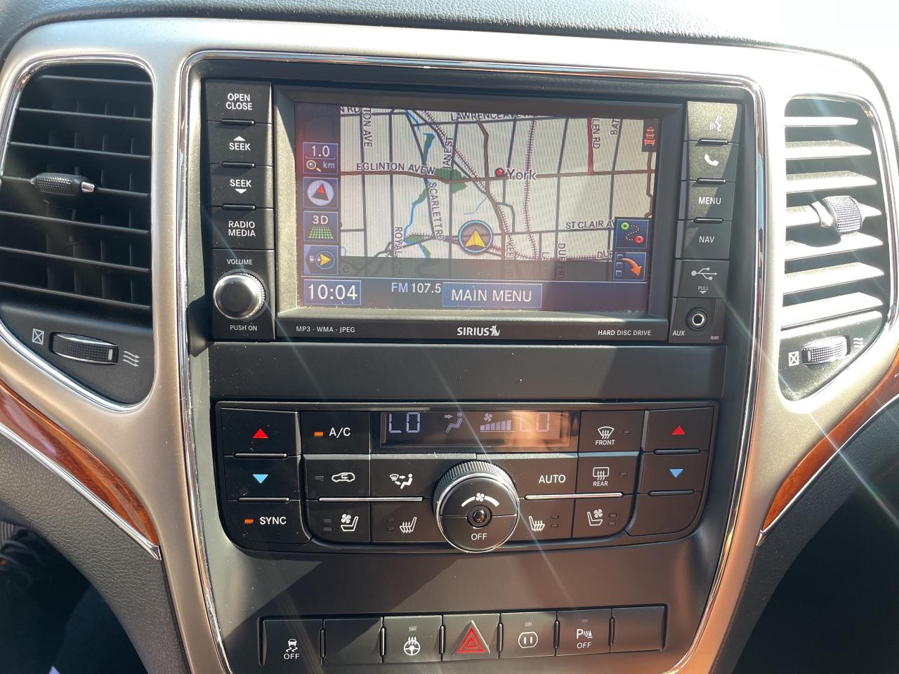 2012 Jeep Grand Cherokee Overland / 4X4/ NAVI / S ROOF / LEATHER / CLEAN Photo