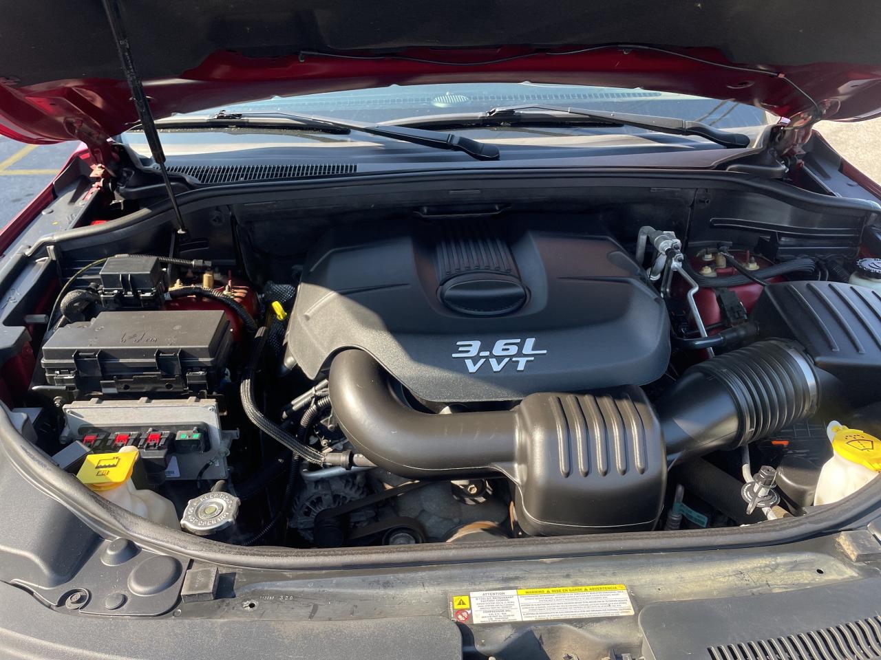 2012 Jeep Grand Cherokee Overland / 4X4/ NAVI / S ROOF / LEATHER / CLEAN Photo