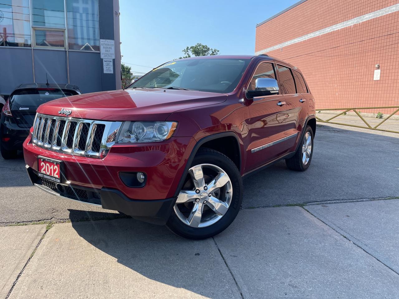 2012 Jeep Grand Cherokee Overland / 4X4/ NAVI / S ROOF / LEATHER / CLEAN Photo