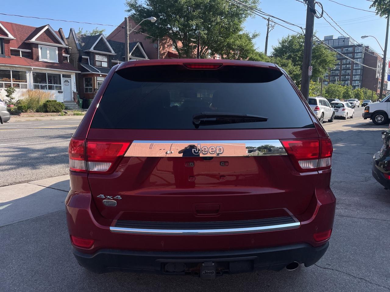 2012 Jeep Grand Cherokee Overland / 4X4/ NAVI / S ROOF / LEATHER / CLEAN Photo