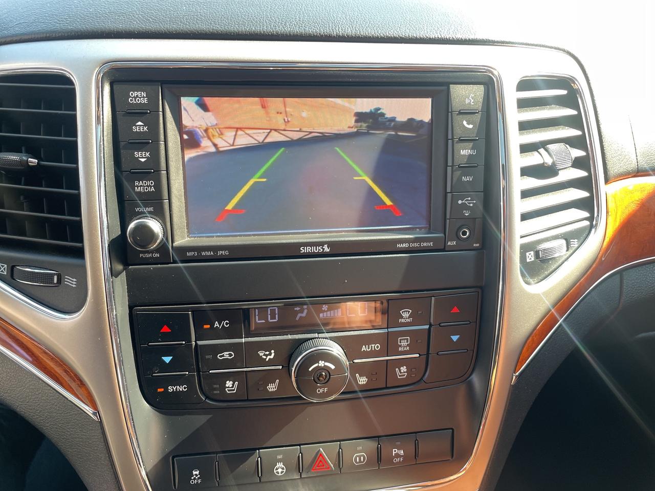 2012 Jeep Grand Cherokee Overland / 4X4/ NAVI / S ROOF / LEATHER / CLEAN Photo