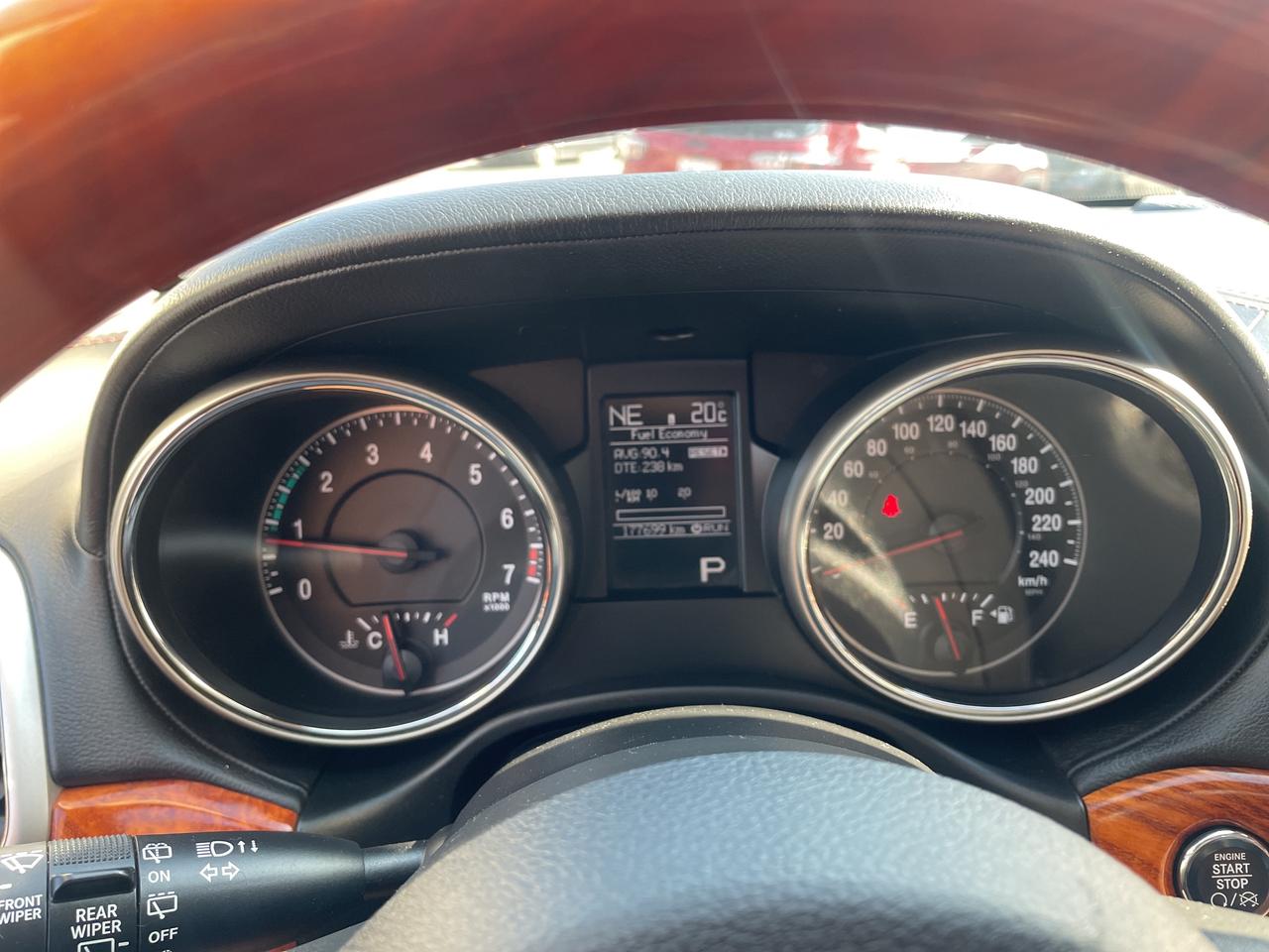 2012 Jeep Grand Cherokee Overland / 4X4/ NAVI / S ROOF / LEATHER / CLEAN Photo