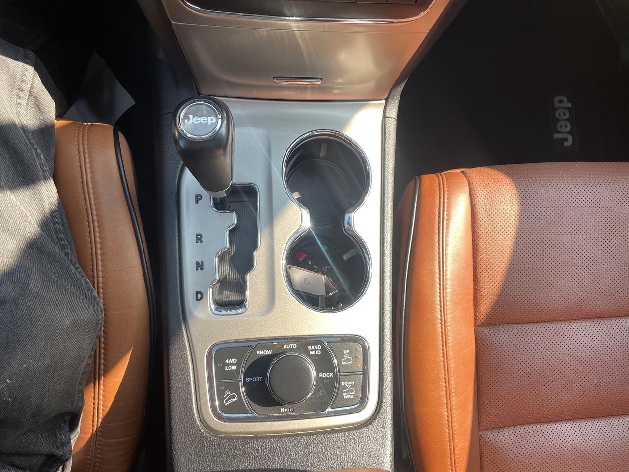 2012 Jeep Grand Cherokee Overland / 4X4/ NAVI / S ROOF / LEATHER / CLEAN Photo