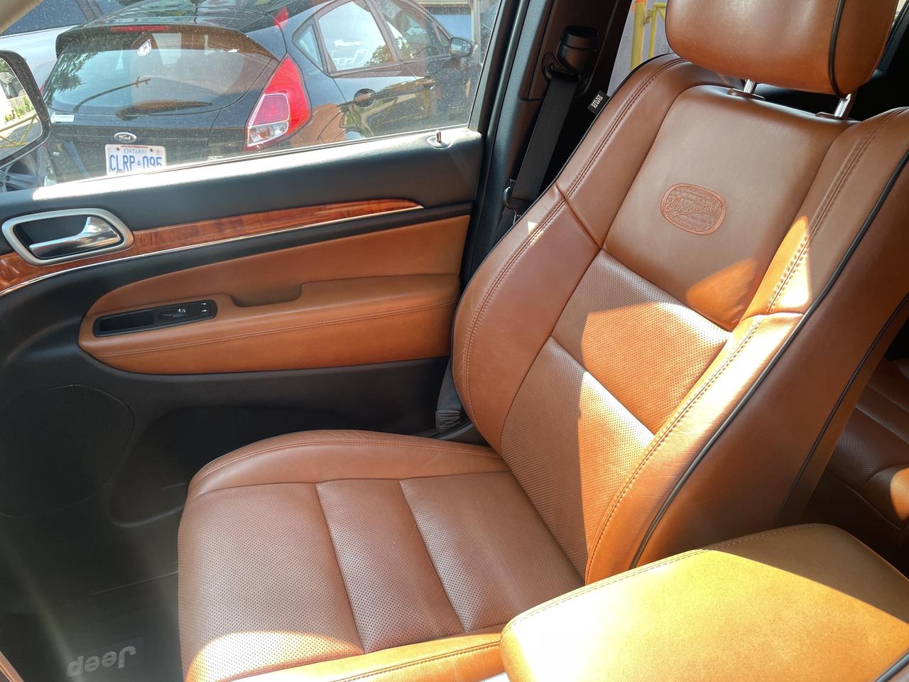 2012 Jeep Grand Cherokee Overland / 4X4/ NAVI / S ROOF / LEATHER / CLEAN Photo