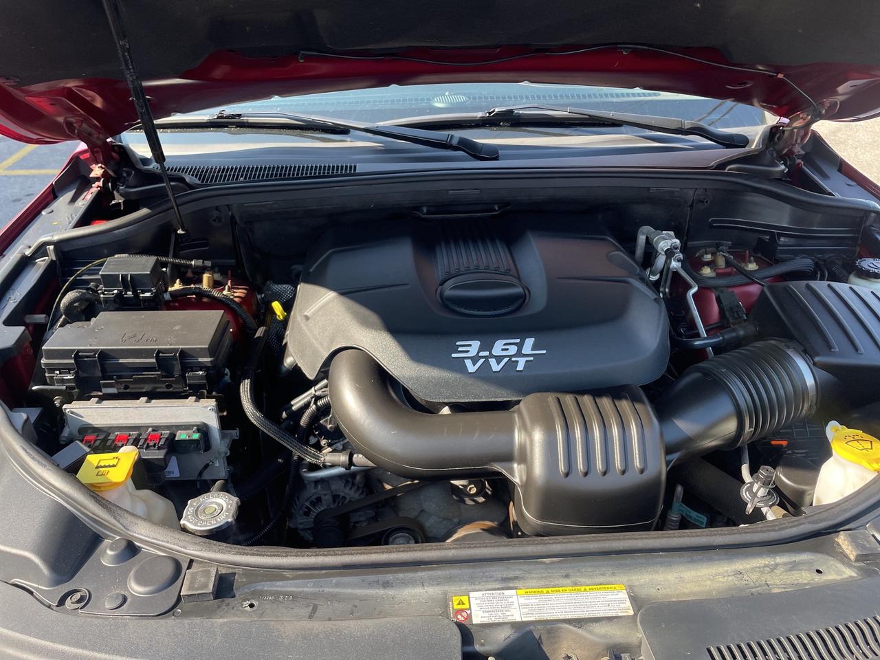 2012 Jeep Grand Cherokee Overland / 4X4/ NAVI / S ROOF / LEATHER / CLEAN Photo