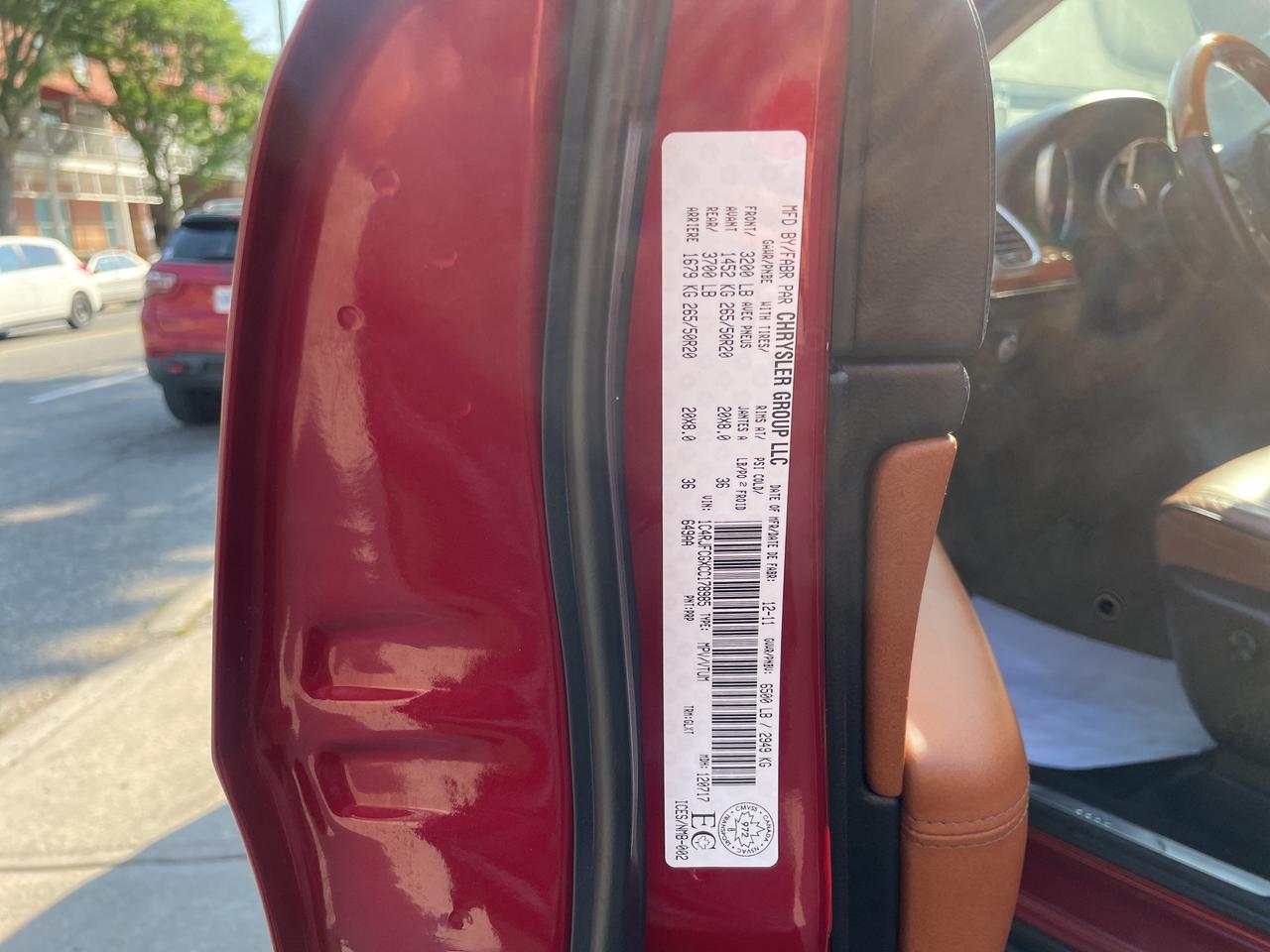 2012 Jeep Grand Cherokee Overland / 4X4/ NAVI / S ROOF / LEATHER / CLEAN Photo