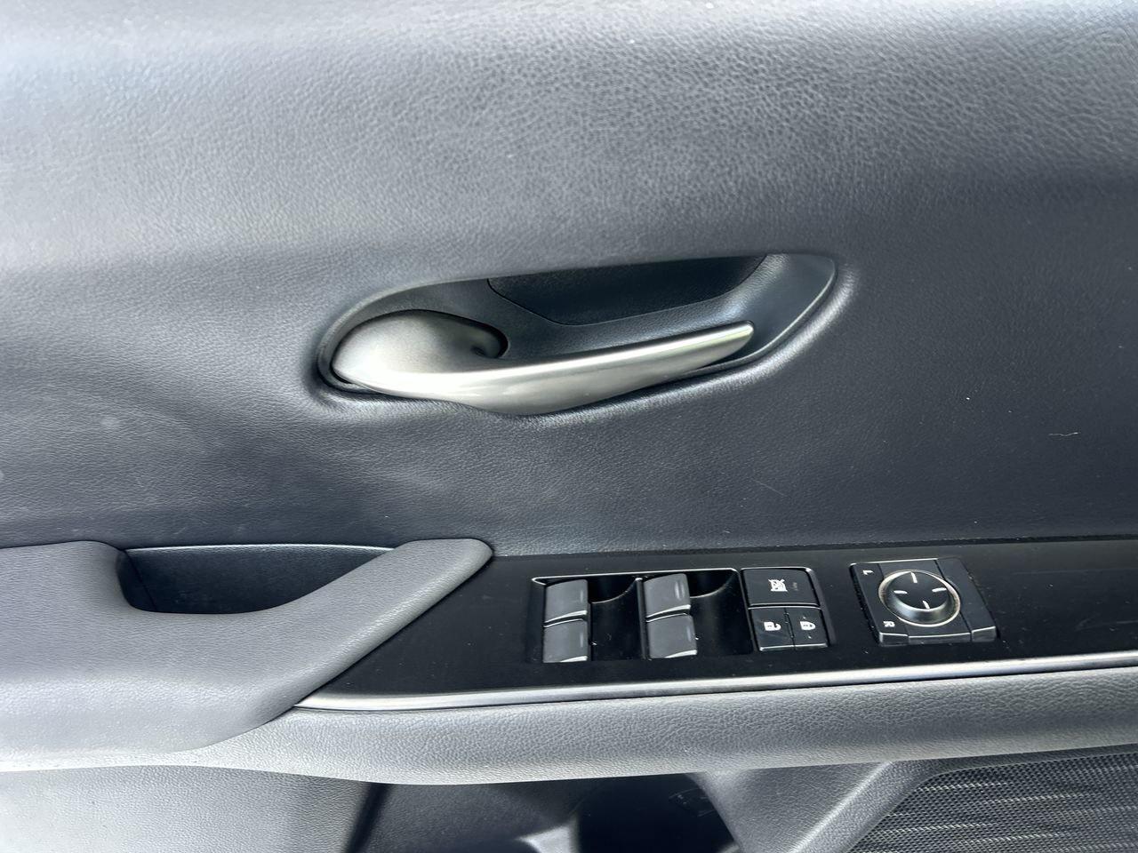 2020 Lexus UX UX 250h   Hybrid Luxury Meets ingenuity NEW BRAKES Photo