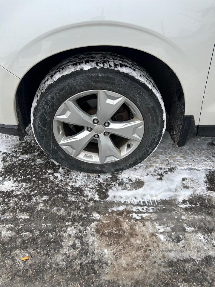 2015 Subaru Forester 5dr Wgn CVT 2.5i Touring Photo3