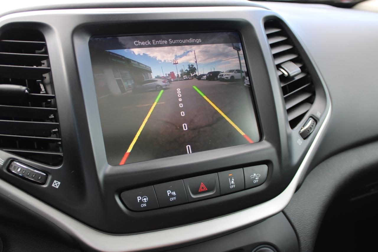 2017 Jeep Cherokee Overland 4WD Adaptive Cruise One Owner Panoramic Photo